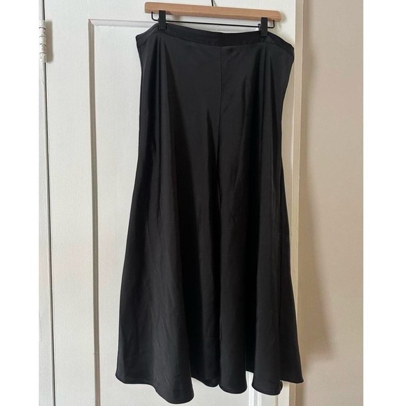 banana republic satin skirt - Picture 1 of 3